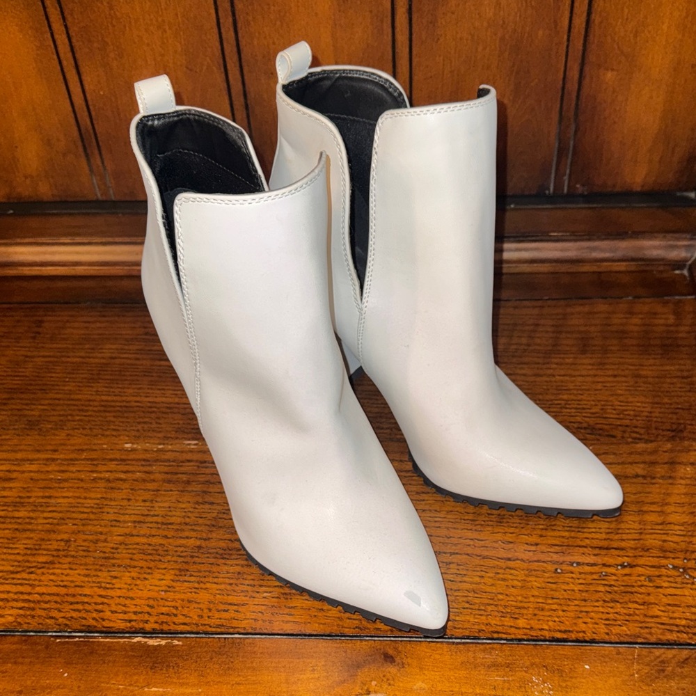 Qupid White Ankle Booties